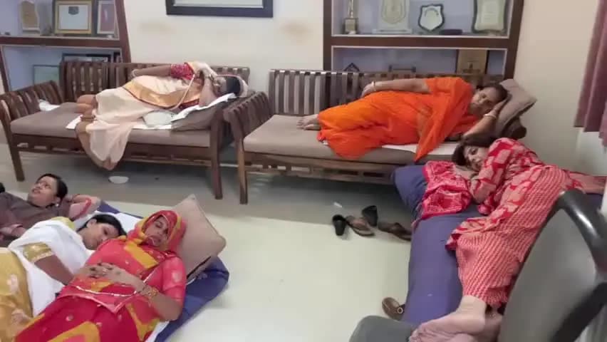 सांगानेर: रितु बराला से मारपीट और अभद्रता मामले में जयपुर में FIR की मांग, रातभर कमिश्नरेट में धरने पर बैठे डोटासरा सहित कई नेता