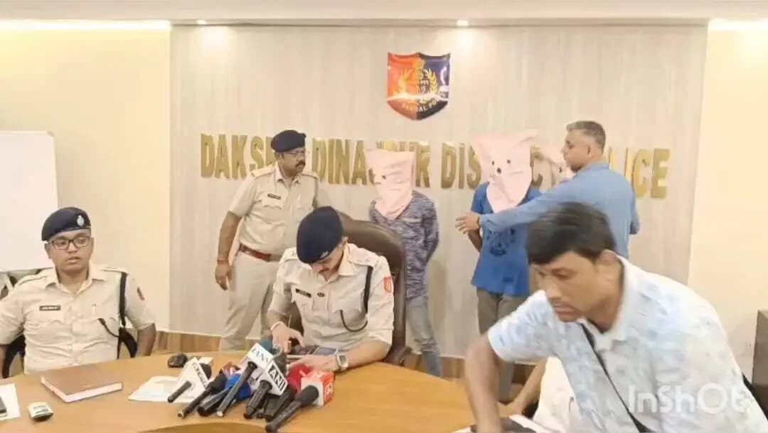 বালুরঘাট: সোশ্যাল মিডিয়ায় ভুয়ো প্রচারের অভিযোগে দক্ষিণ দিনাজপুরে গ্রেপ্তার তিন,বালুরঘাটে সাংবাদিক বৈঠক করে জানালেন পুলিশ সুপার