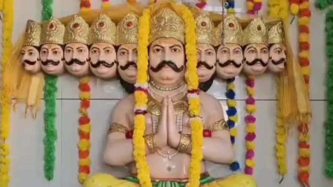 महावन: मथुरा में जहां जलता है रावण, वहीं 26 साल से हो रही दशानन की पूजा, पुतला दहन का विरोध