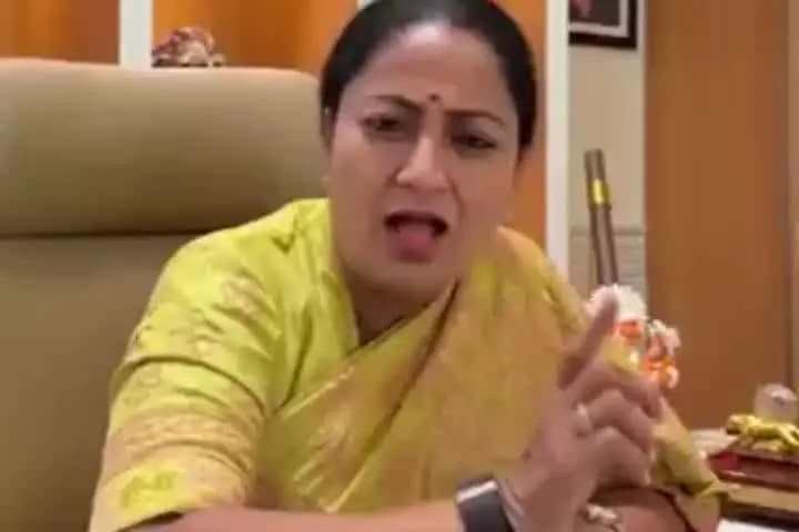 करोल बाग: दिल्ली में 1 नवंबर से BS6 से नीचे के वाहनों पर रोक, प्रदूषण नियंत्रण के लिए विंटर एक्शन प्लान : मुख्यमंत्री रेखा गुप्ता