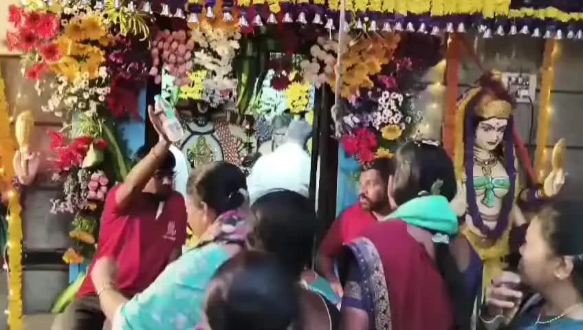 ದೇವನಹಳ್ಳಿ: ದೇವನಹಳ್ಳಿಯ ಇತಿಹಾಸ ಪ್ರಸಿದ್ದ ದುರ್ಗಾ ಮಹೇಶ್ವರಿ ದೇವಾಲಯದಲ್ಲಿ ದಸರಾ ಸಂಭ್ರಮ