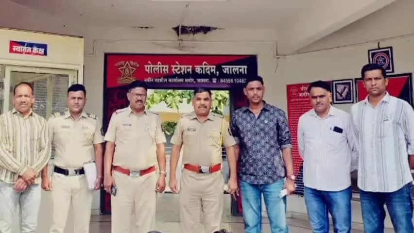 जालना: जालना पोलिसांची धडाकेबाज कामगिरी! घरफोडीचा गुन्हा उघड; ५० हजारांचा मुद्देमाल हस्तगत..
कदीम जालना पोलिसांची कारवाई; दोन