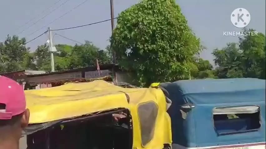 चंडी: पुलिस वाहन की टक्कर से सीएनजी टेम्पो क्षतिग्रस्त, ग्रामीणों ने आधे घंटे तक सड़क जाम की