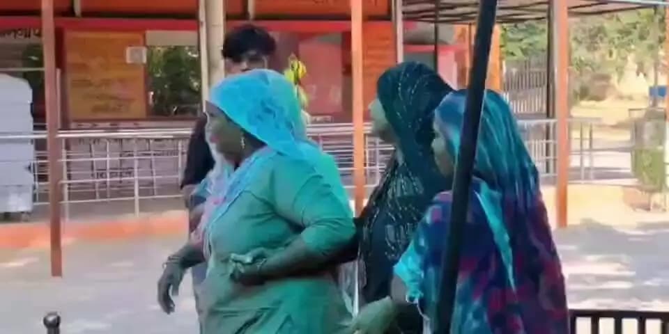 बागपत: पाली में हाईवे पार कर रही दो सगी बहनों की ईंट ढोने वाले ट्रक की टक्कर से मौत, आरोपित चालक ट्रक को मौके से फरार