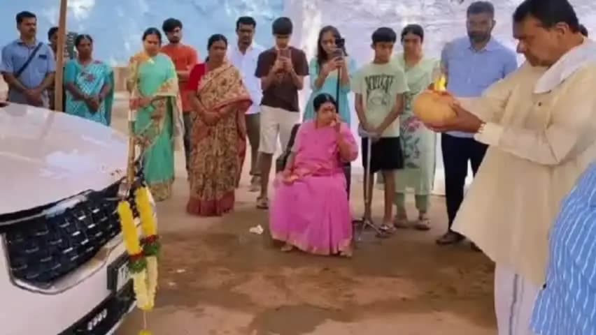 బాన్సువాడ: పోచారంలో ఘనంగా విజయదశమి వేడుకలు కుటుంబ సభ్యులతో కలిసి పూజలు చేసిన ఎమ్మెల్యే పోచారం శ్రీనివాసరెడ్డి