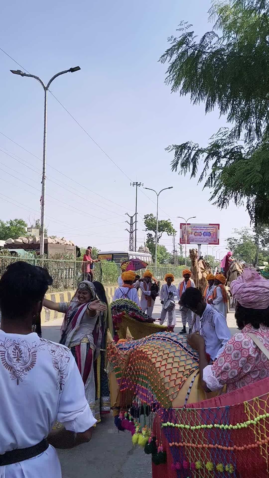 नगर पालिका चाकसू के द्वारा विजयदशमी के ऊपर गणगोरी मैदान से निकाला विजय जुलूस मुख्य बाजार होते हुए पहुंचेगी दशहरा मैदान।
