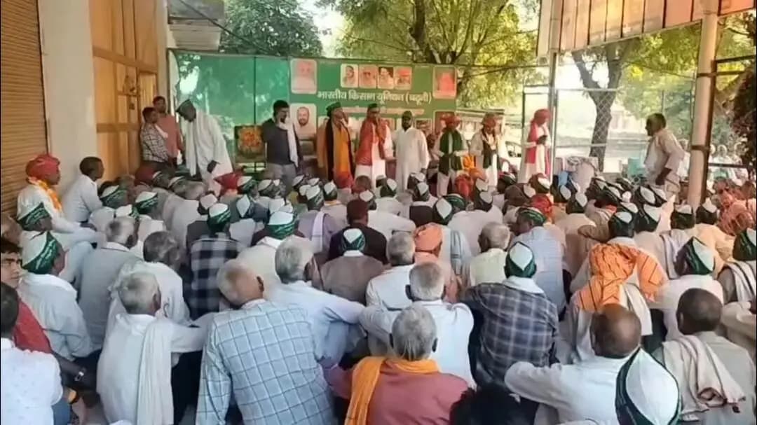 छाता: छाता चीनी मिल पर किसानों का प्रदर्शन, पुतला दहन को लेकर पुलिस और किसानों के बीच हुई तीखी नोकझोंक, वीडियो वायरल