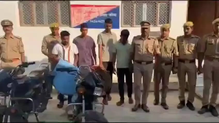 बेल्थरा रोड: भीमपुरा में पुलिस ने बाइक लूट गिरोह के चार सदस्यों को किया गिरफ्तार, दो घटनाओं का हुआ खुलासा