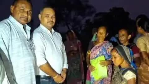କଣ୍ଟାବାଞ୍ଜି: ଭାଲୁ ଆକ୍ରମଣ ରେମ ମୃତ୍ୟୁ ହୋଇ ଥିବା ଡୁମେରଚୁଆ ର ମୃତକଙ୍କ ପରିବାରକୁ ରେଡ଼କ୍ରସ ପକ୍ଷରୁ ମିଲିଲା 20ହଜାରଟଙ୍କା ର ସହାୟତା
