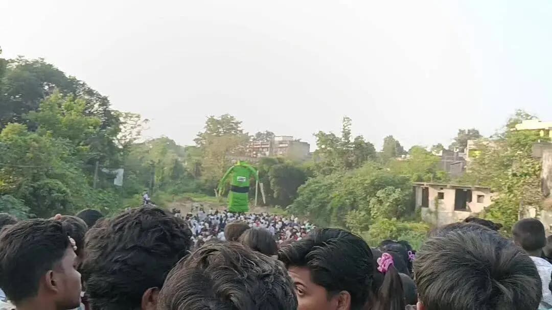 रंका: रंका और भलुआनी में धूमधाम से हुआ रावण दहन, हजारों श्रद्धालुओं ने देखी राम-रावण युद्ध की झांकी