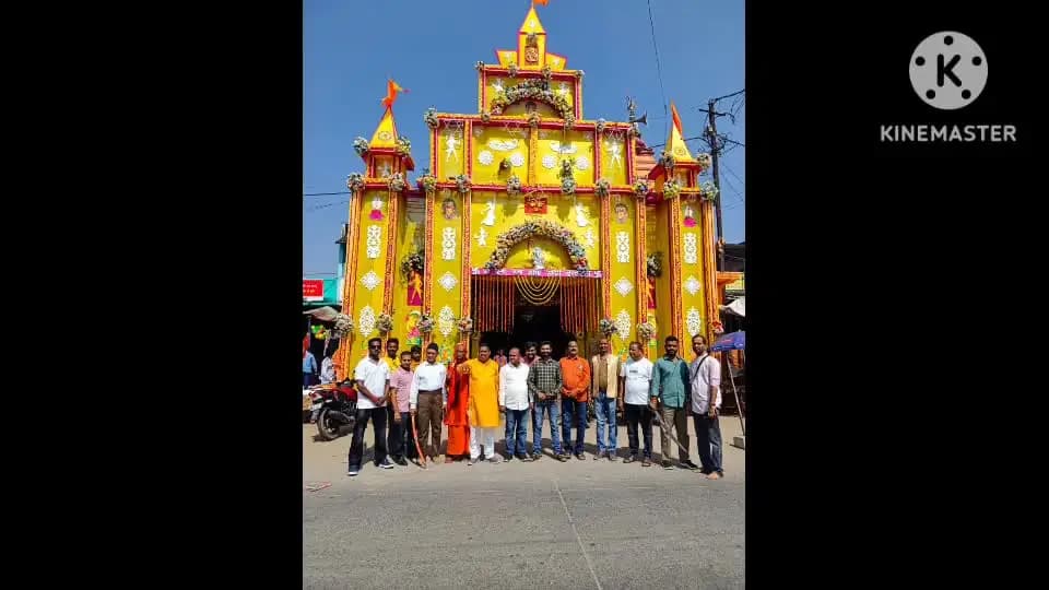 बरकट्ठा: बरकट्ठा दुर्गा मंदिर के प्रांगण में विहिप बजरंग दल ने भव्य शस्त्र पूजन किया