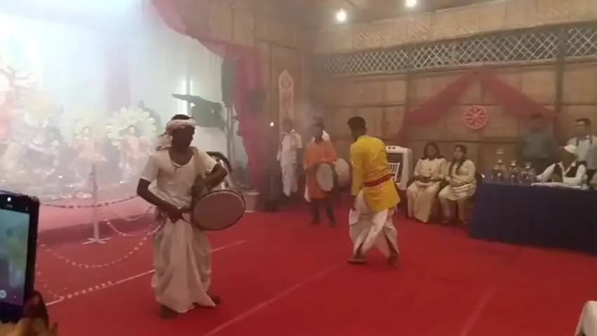 বালিজানা: গোৱালপাৰা আৰক্ষী ছাউনীৰ দুৰ্গা পূজাৰ আৰতি প্ৰতিযোগিতাত উপস্থিত থাকে জিলা আয়ুক্ত প্ৰদীপ টিমুঙ আৰু জিলা আৰক্ষী অধীক্ষক নৱ