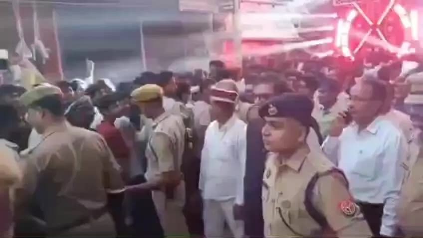 रसड़ा: दशहरा मेले में रसड़ा पहुंचे डीएम-एसपी, निरीक्षण से अधिकारियों में मचा हड़कंप