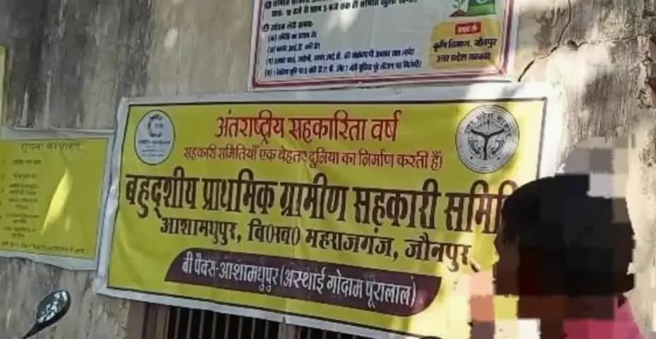 बदलापुर: महराजगंज में DAP खाद की किल्लत, प्रधान और किसानों ने सचिव पर कालाबाजारी के आरोप लगाए