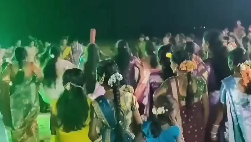 సంగారెడ్డి: జిన్నారం మున్సిపల్ కేంద్రంలోని ఏడుపాయల వనదుర్గ భవానీ అమ్మవారి ఆలయం వద్ద దసరా ఉత్సవాలు