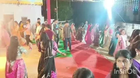 घाटोल: चिड़ियावासा में नवरात्रि के अवसर पर मुख्य चौराहे पर गरबो की धूम, आरती में भक्तों का उमड़ा सैलाब, बारी-बारी से उतारी गई