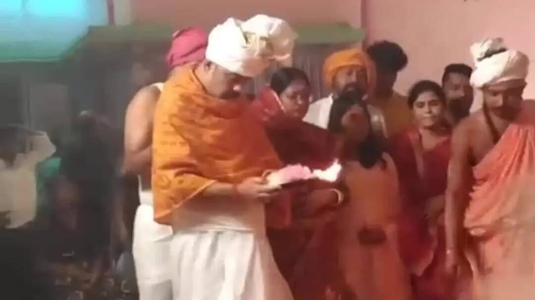 বারুইপুর: বারুইপুর পূর্বের বিধায়ক বিভাস সরদারের পুজো, মানুষের মঙ্গল কামনায় প্রার্থনা