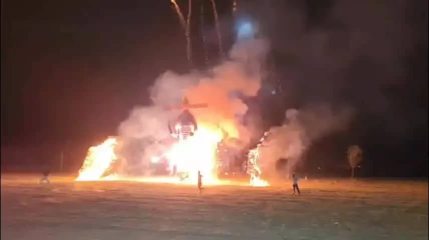 रायपुर: रायपुर में नगर पालिका द्वारा भव्य दशहरा आयोजन, 51 फीट ऊंचे रावण का रिमोट से दहन अधिशासी अधिकारी लक्ष्मण सागर के निर्देश पर