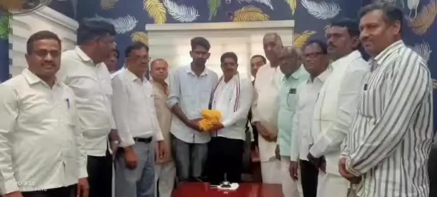 ಜಗಳೂರು: ಮೃತ ಬಿಲ್ ಕಲೆಕ್ಟರ್ ಶಿವಪ್ಪ ಪುತ್ರನಿಗೆ ಉದ್ಯೋಗ ಕೊಡಿಸಿ ಕೊಟ್ಟ ಭರವಸೆ ಈಡೇರಿಸಿದ ಶಾಸಕ ಬಿ.ದೇವೇಂದ್ರಪ್ಪ
