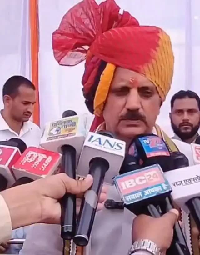 उप मुख्यमंत्री श्री राजेंद्र शुक्ल ने विजयादशमी की बधाई देते हुए कहा कि शस्त्र पूजन हमारी एक गौरवशाली ऐतिहासिक परंपरा है, जिसका उद्देश्य आराजक शक्तियों की समाप्ति और रचनात्मक शक्तियों की ताकत को बढ़ाना है। विजयादशमी अहंकार को समाप्त करने और मर्यादा की जीत स्थापित करने का संकल्प लेने का दिन है।
CM Madhya Pradesh Dr Mohan Yadav Rajendra Shukla Office Of Rajendra Shukla
#VijayaDashmi #Rewa #रीवा