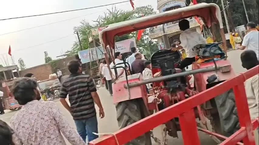 दमोह: फुटेरा तालाब पर विसर्जन के दौरान विवाद, सीएमओ और दुर्गा समिति के सदस्य आमने-सामने, जमकर हुए हंगामे का वीडियो वायरल