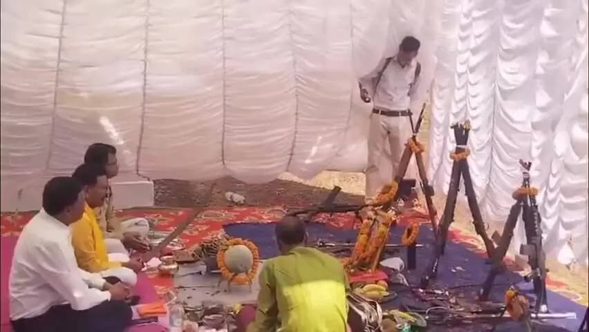 जशपुर: विजयादशमी पर जशपुर पुलिस ने किया शस्त्र पूजन, शांति और सुरक्षा का लिया संकल्प