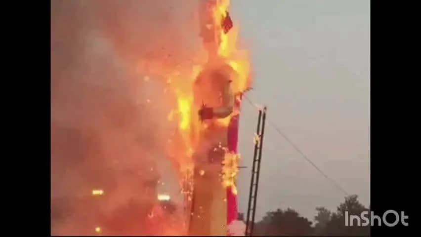 पानीपत: *पानीपत में 5 पुतलों का दहन, सोने की लंका भी जली*
*पानीपत।* सेक्टर 13-17 के दशहरा ग्राउंड में सोमवार शाम विजयादशमी धूमध