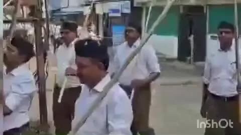 पीथमपुर: पीथमपुर में RSS का पथ संचलन, स्वयंसेवकों का पुष्पवर्षा से स्वागत; राष्ट्र निर्माण का दिया संदेश