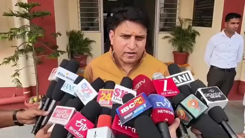 पीथमपुर: AB रोड पर SAF जवान पर गोलीबारी, ASP विजय डावर ने दी जानकारी, 3 अज्ञात आरोपी बेसुराग
