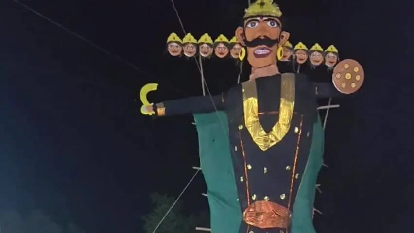 देव: देव के रानी तालाब खेल मैदान में हुआ रावण दहन, बुराई पर अच्छाई की जीत का दिया संदेश