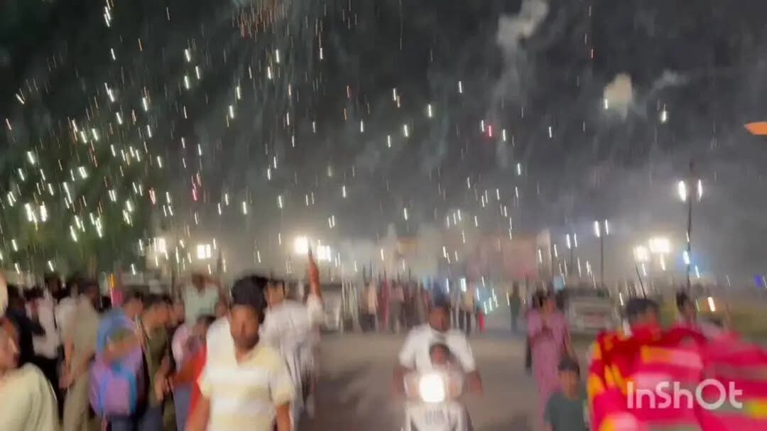 बतौली: अंबिकापुर में रावण दहन के दौरान बड़ा हादसा टला, आतिशबाजी की चिंगारी मुख्य मंच तक पहुंची