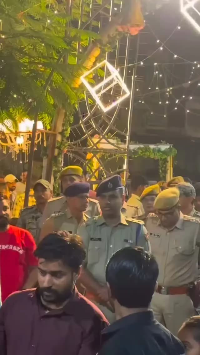 चित्तौड़गढ़ माननीय पुलिस अधीक्षक महोदय श्रीमान धर्मेंद्र कुमार यादव जी के श्री बड़ा गणपति महोत्सव समिति में पधारने पर समिति के कार्यकर्ता द्वारा स्वागत व अभिनंदन किया, व आने वाली अनंत चतुर्दशी पर अहम चर्चा करी
#breakingnews #trending #trendingreels #reelsinstagram #reelkarofeelkaro