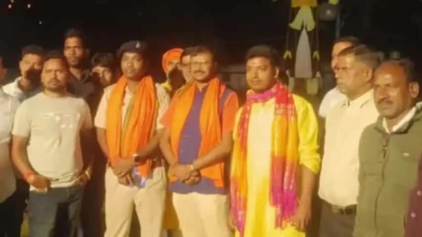 मांडर: सोसई आश्रम में 45 फीट ऊंचे रावण का दहन