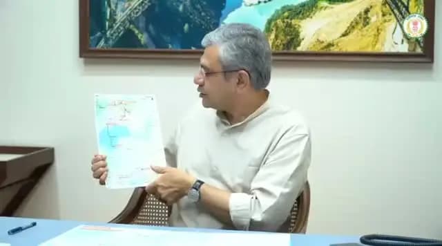रायपुर से कुरूद तक पहले नैरो गेज रेल लाइन थी, जिसे अब ब्रॉड गेज में परिवर्तित किया गया है। वहीं, कुरूद से धमतरी तक रेल लाइन का कार्य भी जारी है, जिससे क्षेत्र में रेल कनेक्टिविटी को और बेहतर बनाया जा सकेगा।
- श्री अश्विनी वैष्णव, केंद्रीय रेल मंत्री
@RailMinIndia
#RailInfra4Chhattisgarh #Chhattisgarh #RailwayDevelopment