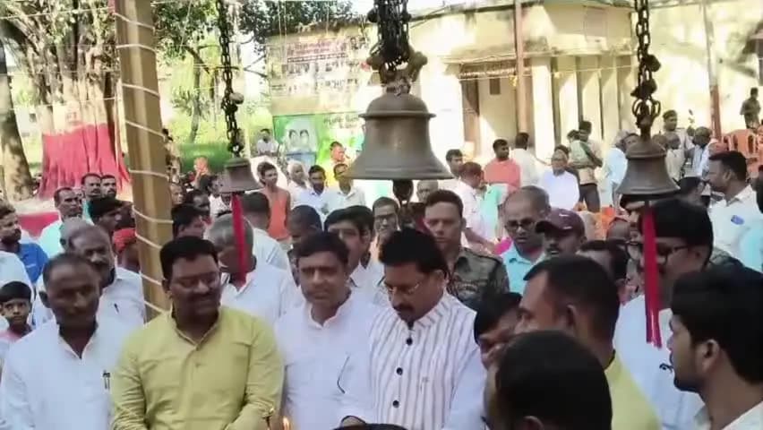 रफीगंज: रफीगंज शहर के चरकावां निचली डिह में आयोजित कार्यक्रम में सांसद पहुंचे