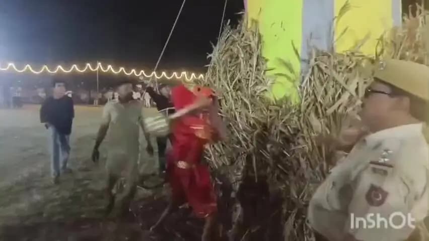 कुशलगढ़: कुछ वर्षों पूर्व की तमन्ना, दशहरे पर हुई पूरी! हनुमान बनकर रावण पर किया वार, गुरु के चरण छूकर हुए भावुक