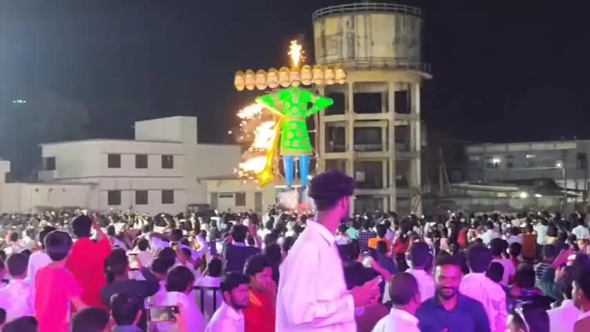 పెద్దపల్లి: జూనియర్ కళాశాలలో రావణ వధ అధిక సంఖ్యలో పాల్గొన్న ప్రజలు