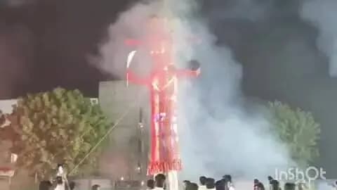 सिरोही: नेहरू पैवेलियन में धूमधाम से हुआ रावण दहन, शहरवासियों ने आतिशबाजी और तालियों के साथ मनाया विजयादशमी पर्व