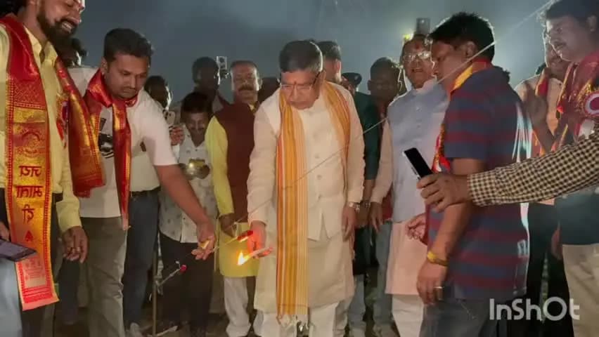 ओरमांझी: ओरमांझी के दड़दाग ब्लॉक चौक पर बीजेपी प्रदेश अध्यक्ष आदित्य साहू ने किया रावण दहन