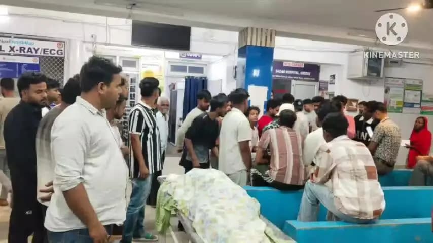 गिरिडीह: नगर थाना क्षेत्र के आजाद नगर में सड़क हादसे में एक युवक की मौत, शव सदर अस्पताल में रखा गया