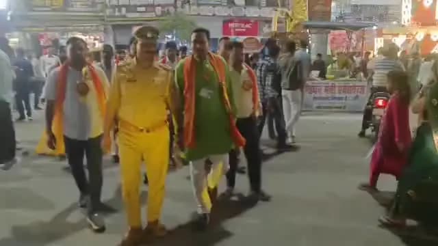 हाटा: हाटा में विजयादशमी पर नगर भ्रमण, मनीष कुमार रूंगटा ने टीम के साथ दिया एकता और सद्भाव का संदेश