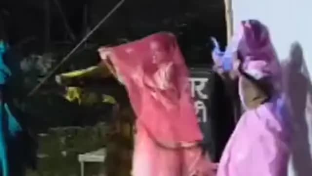 कसिया: धुनवलिया में नवरात्र पर बच्चों की प्रतिभा का जलवा, सांस्कृतिक कार्यक्रम देखने हजारों ग्रामीण उमड़े