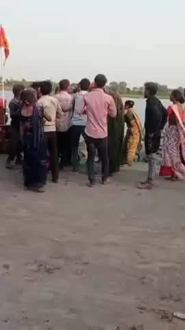 टीकमगढ़: महेंद्र सागर तालाब पर मूर्ति विसर्जन के दौरान दो पक्षों में हुई जमकर मारपीट, वीडियो सोशल मीडिया पर वायरल