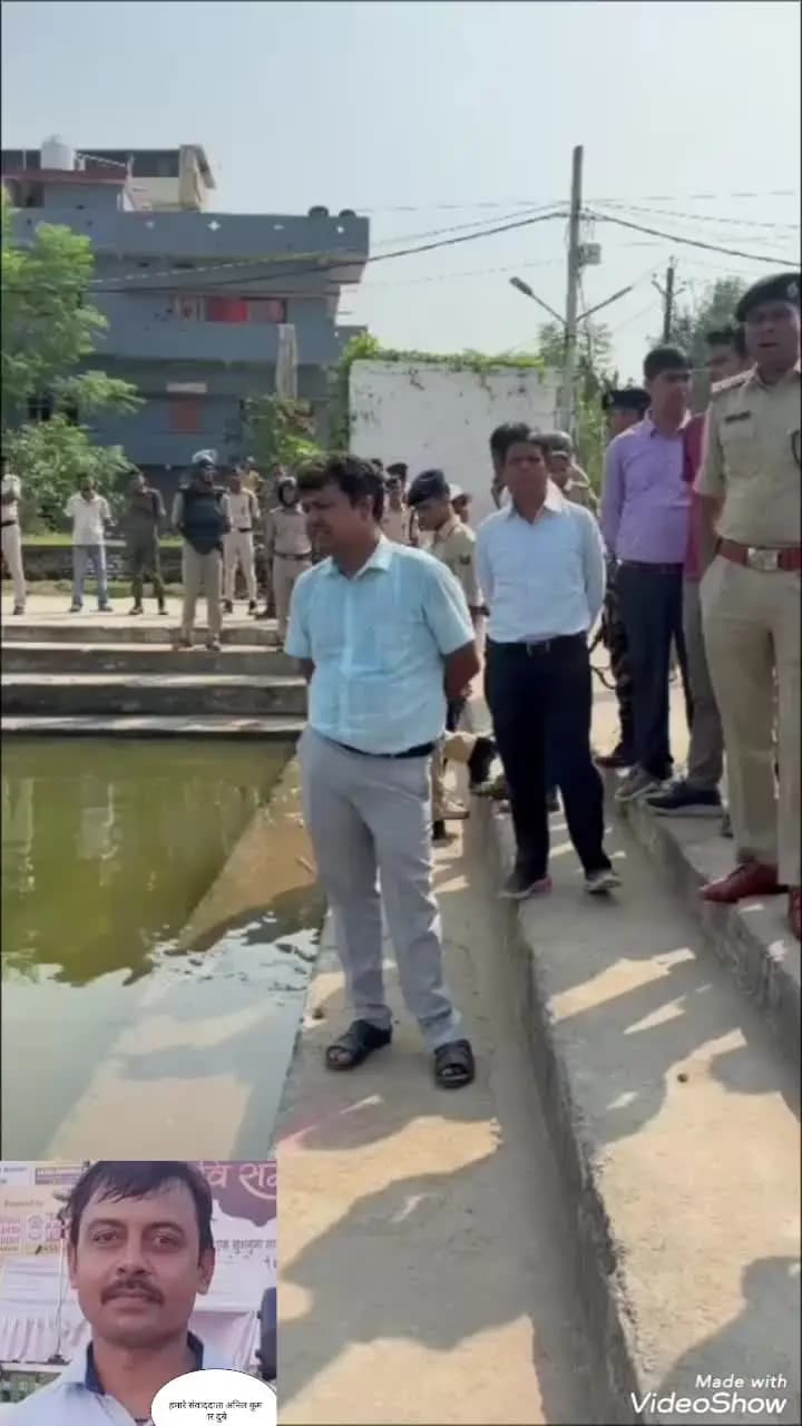 मूर्ति विसर्जन की तैयारी में जुटा प्रशासन,फजलगंज तालाब का निरीक्षण करते डीएम दीपक कुमार मिश्रा