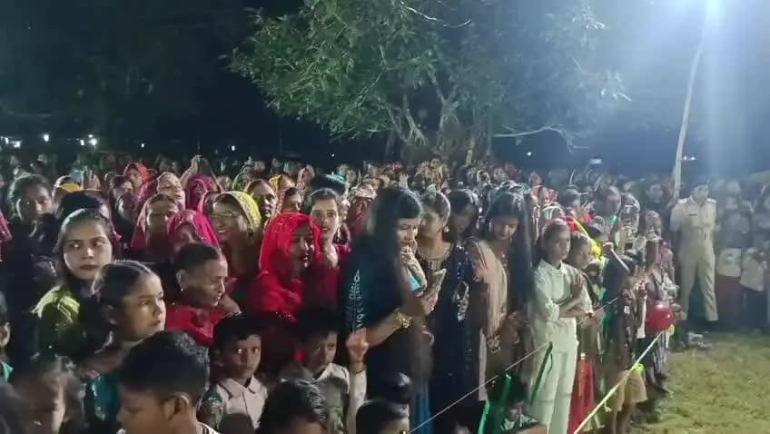 डेहरी रावण दहन में उमड़ी भीड़