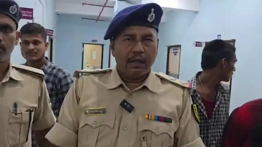 गोपालगंज: ट्रैन की चपेट में आने से युवक के दोनों पैर कटे, डायल-112 पुलिस ने सदर अस्पताल पहुँचाया