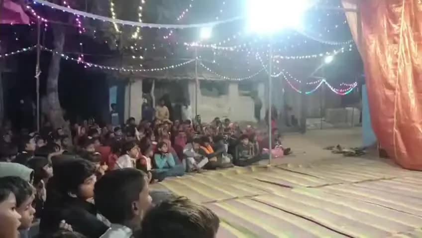 डिंडौरी: भाजीटोला गांव में चांदरानी रामलीला मंडली के कलाकारों ने रामलीला का मंचन किया, हजारों श्रद्धालु मौजूद रहे