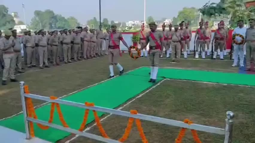 गाज़ीपुर: गाजीपुर में पुलिस स्मृति दिवस पर शहीद जवानों को नमन, एसपी ने शहीद स्मृति स्थल पर अर्पित किए पुष्प