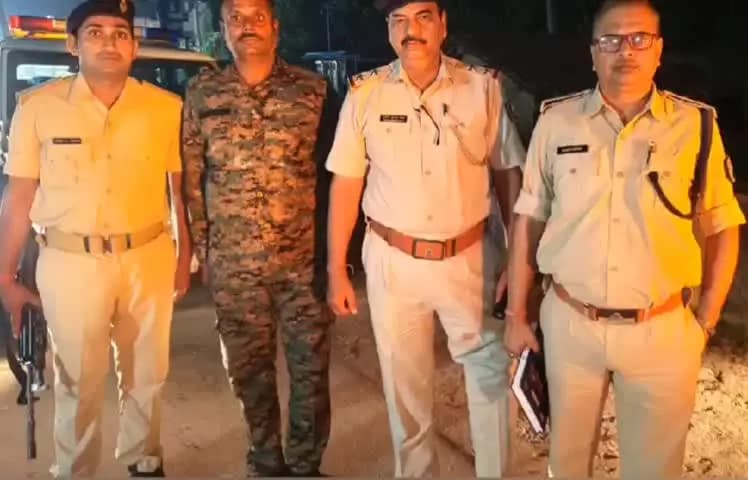 लखीसराय: लखीसराय जिले में पुलिस उपाधीक्षक यातायात ने रात्रि गश्ती के दौरान पुलिस बल की ड्यूटी जांची