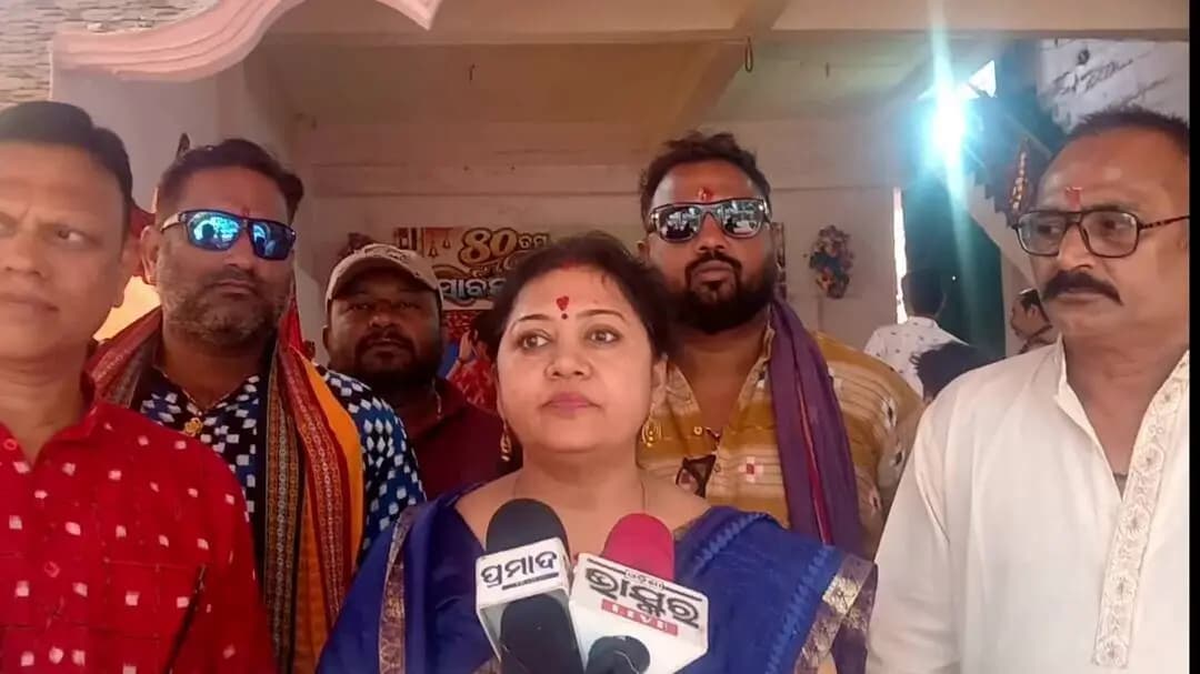 ବଲାଙ୍ଗୀର: ଟିକ୍ରାପଡ଼ା ପିପି ଏକାଡେମୀ ଛକରେ ଦୁର୍ଗାପୂଜା ଧୁମ୍ ପୂଜା ଆୟୋଜନକୁ ନେଇ କମିଟି ଓ ଶ୍ରଦ୍ଧାଳୁଙ୍କ ପ୍ରତିକ୍ରିୟା